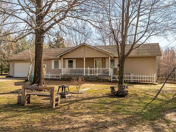 3rd image of 15588 Becker Rd