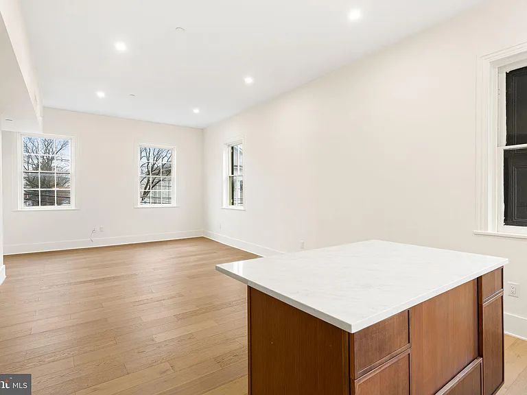 300 Kings Hwy E #C — Photo 12