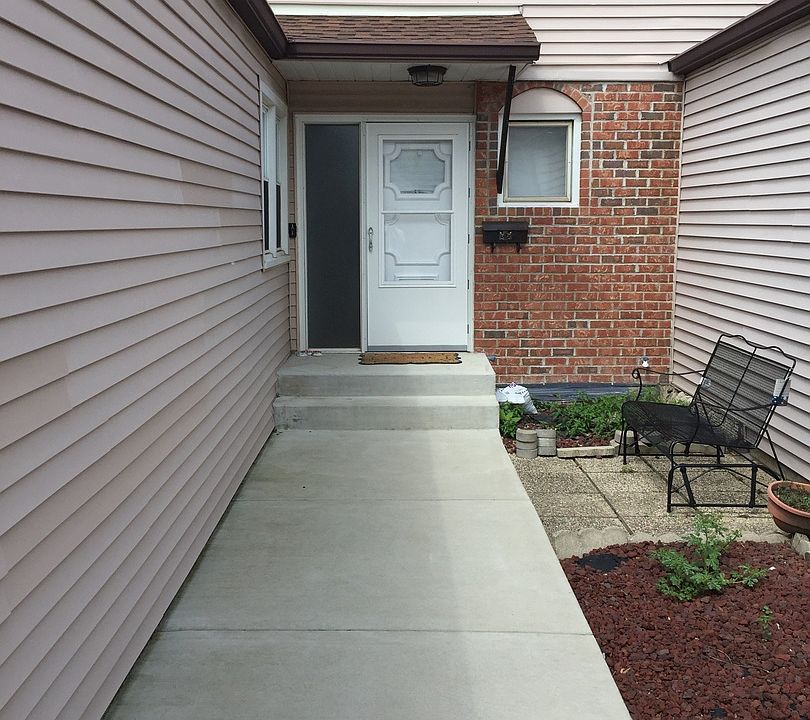 1st image of 16512 Oxford Dr #0