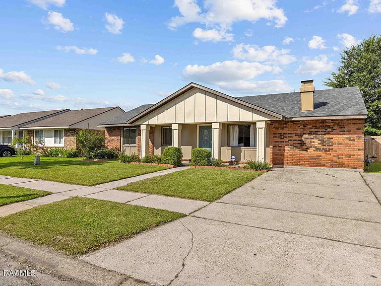 303 Plaza Village Dr — Photo 1