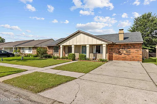 303 Plaza Village Dr Photo 1
