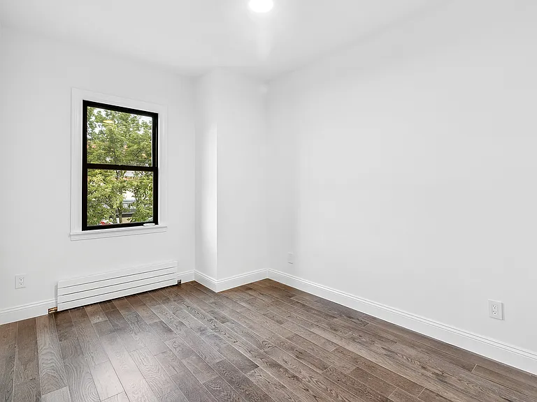 206-208 E Main St #4 — Photo 9