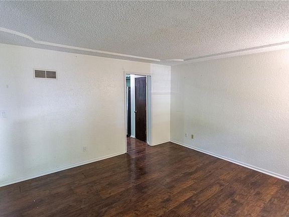 4th image of 13820 Lowell Ave