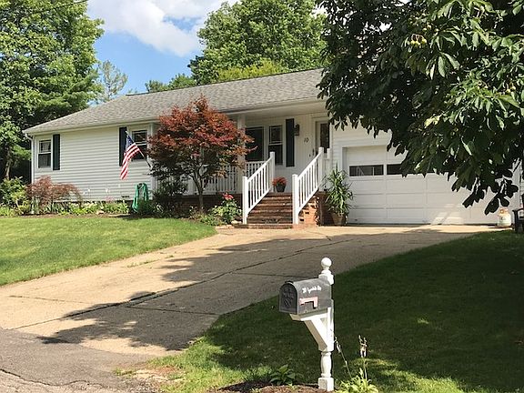 2nd image of 10 Lyndale Dr