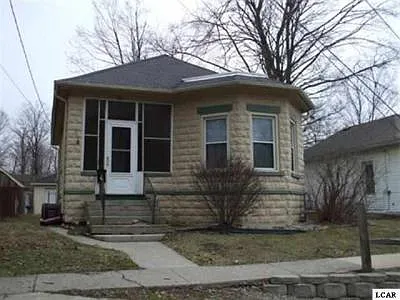 323 Rice St photo 1