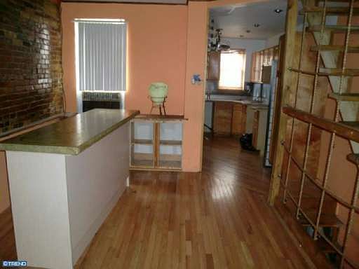 4th image of 2111 S Beechwood St