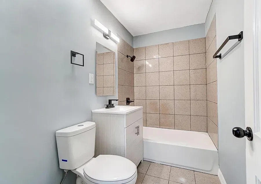 3 bed, 1.5 bath, 980 sqft, $850 — Photo 3