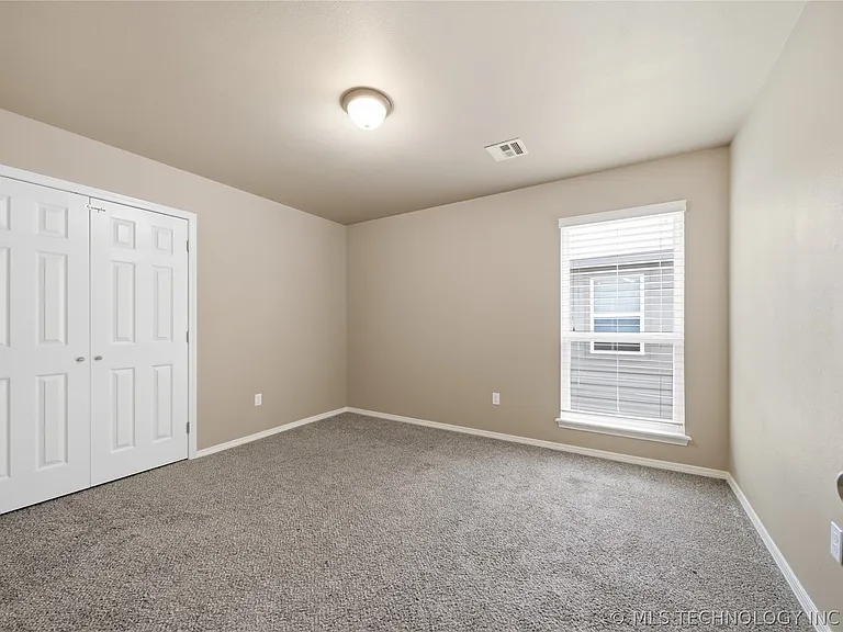 1411 W Haskell St — Photo 22