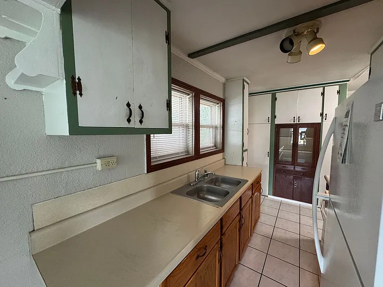 304 N Rockingham Ave — Photo 12