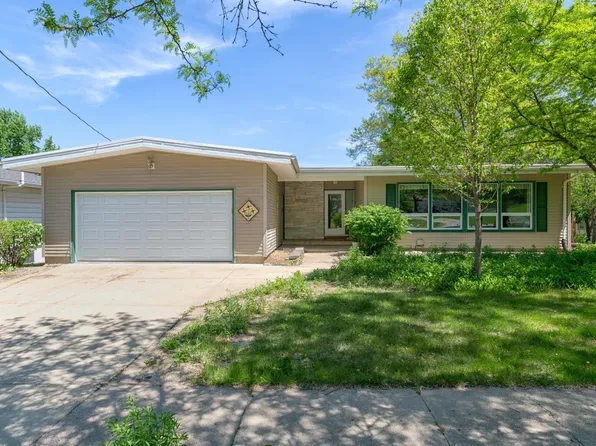 412 Dickens St, Parkersburg, IA 50665