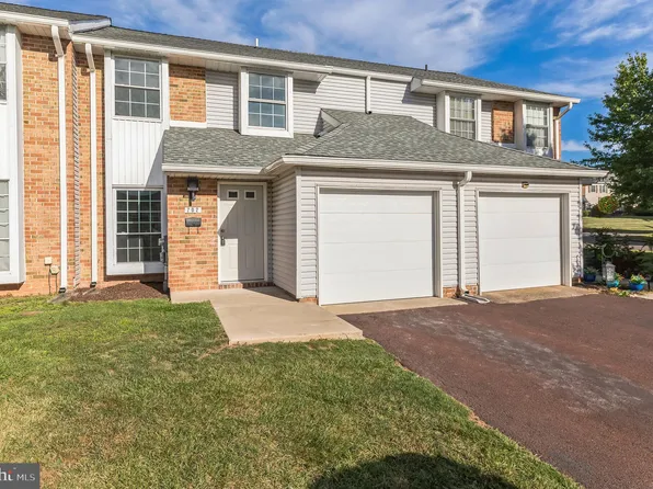 702 Springhouse Ct, Lansdale, PA 19446