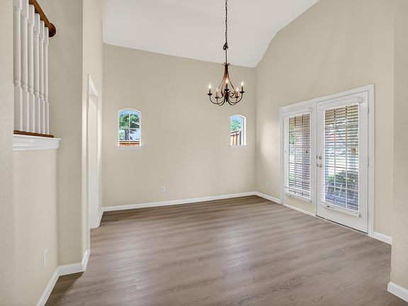 3rd image of 2616 Cove Dr