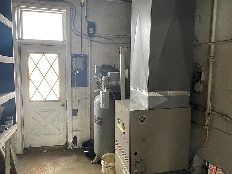 111 Lackawanna Ave #SERVICE STATION — Photo 5