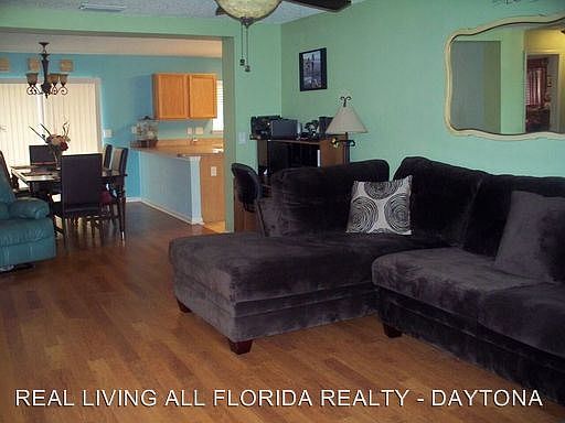 4th image of 79 Birchwood Dr