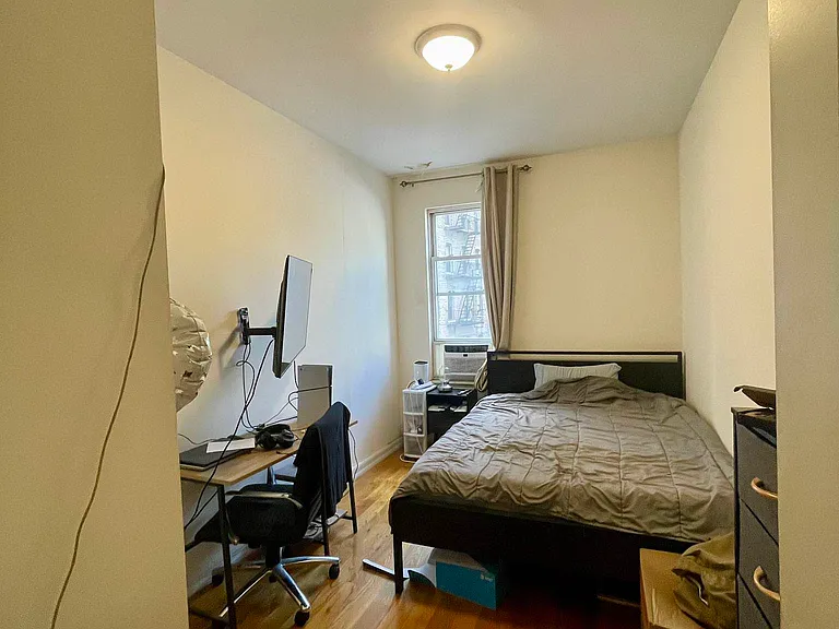 3211 Broadway #2 — Photo 2