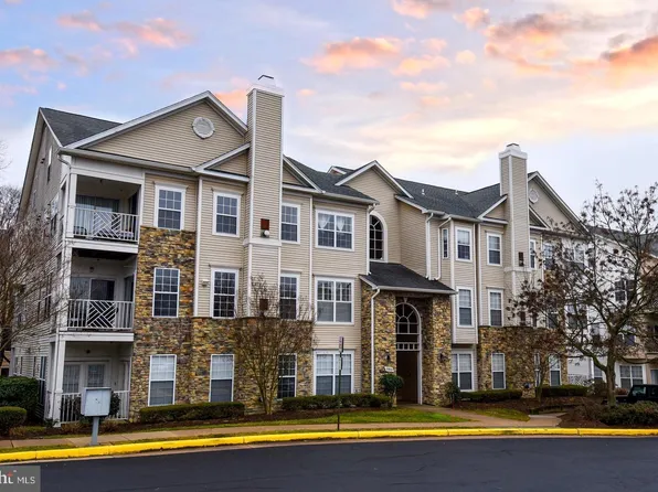 5909 Founders Hill Dr Unit 202, Alexandria, VA 22310