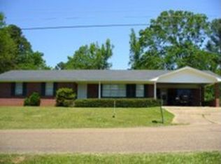 806 Pine St, Carthage, MS 39051