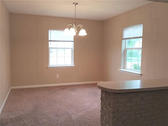 4th image of 804 Perry Dr