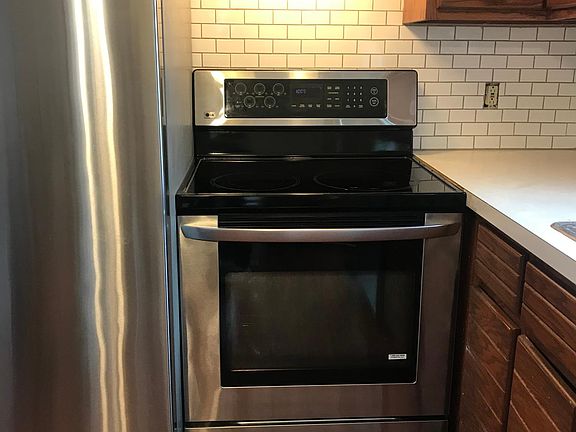 3rd image of 1043 Bear Dr