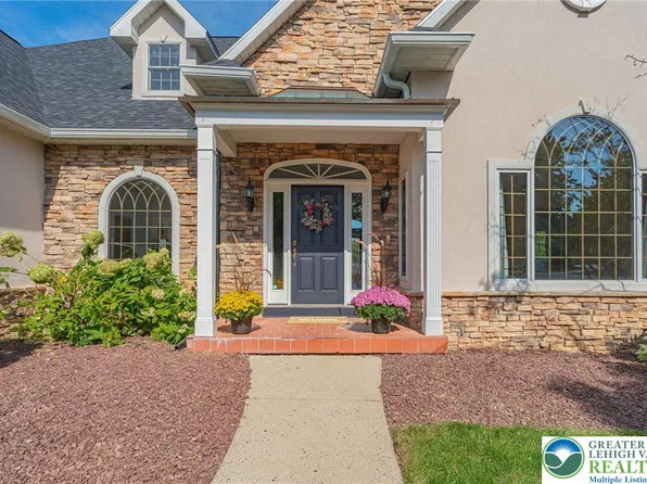 250 Park Vista Ter, Allentown, PA 18104