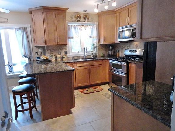 5th image of 802 Ten Eyck Ct