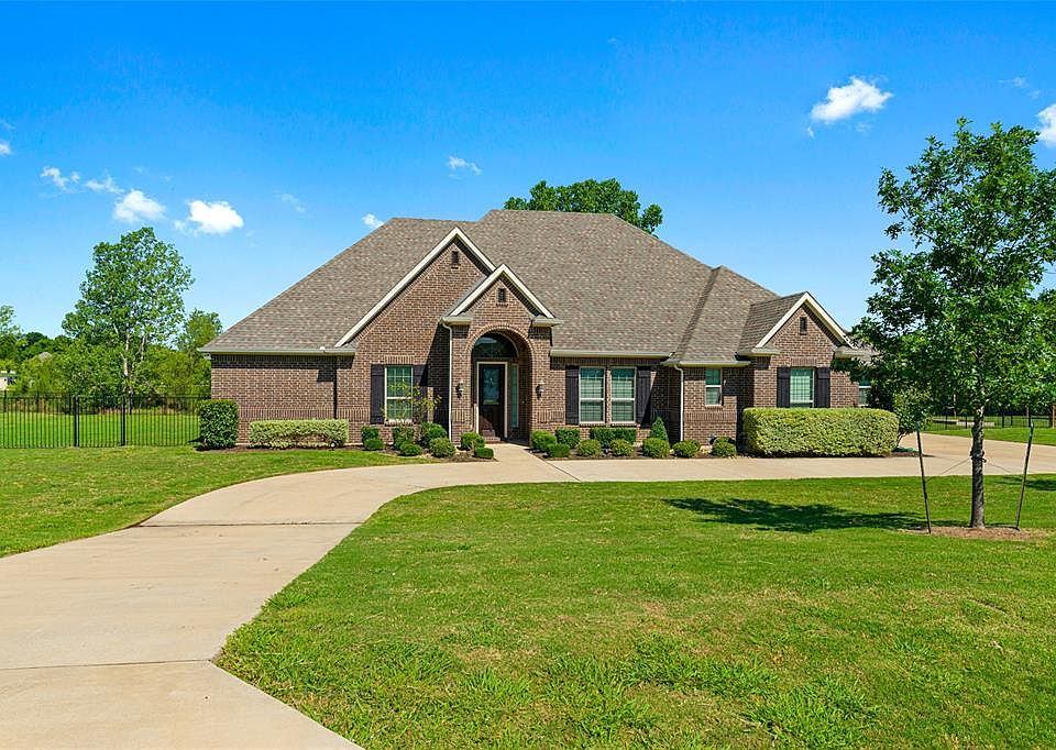 1st image of 208 Stone Rose Ct