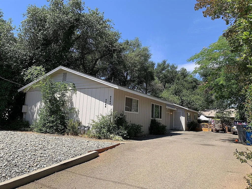 3242 Lawrence Rd photo 1