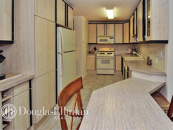 4th image of 16625 Powells Cove Blvd APT 1H