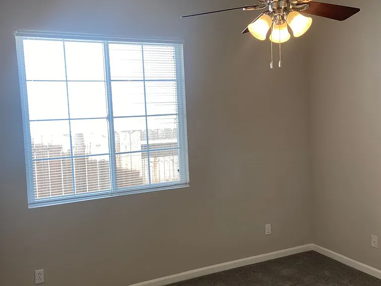 1030 Thompson Cir — Photo 14