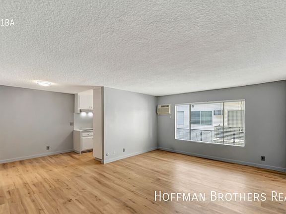 3rd image of 1426 N Poinsettia Pl #306A