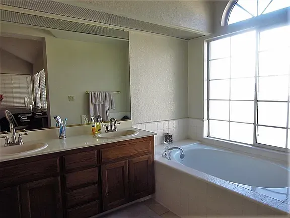 2652 Heritage Park Cir — Photo 6