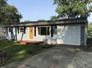 2706 Old Oak Dr, McHenry, IL 60050