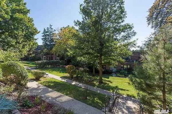 Sold by Douglas Elliman | media 24