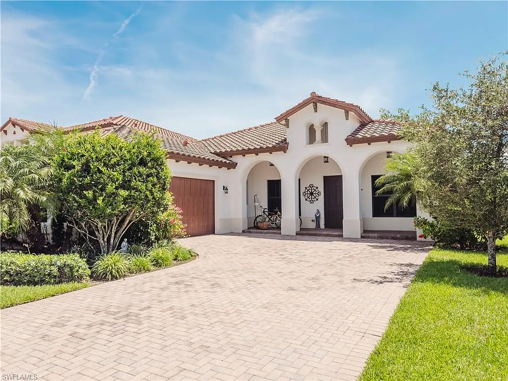 4 bed, 3.0 bath, 2874 sqft, $3,995 — Photo 2