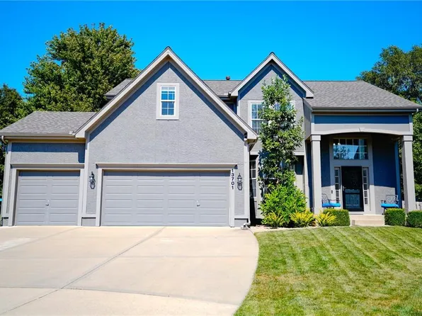13701 Gillette St, Overland Park, KS 66221