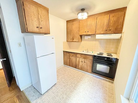 4th image of 1381 20th Ave APT 2