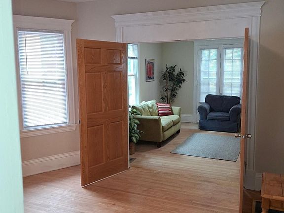 4th image of 2637 Emerson Ave S