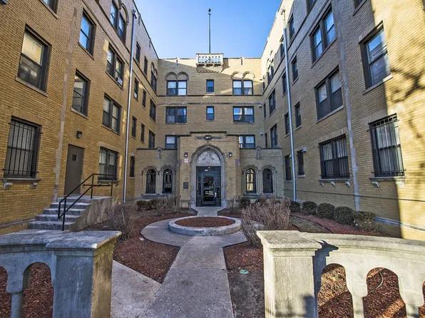 1734 E 72nd
