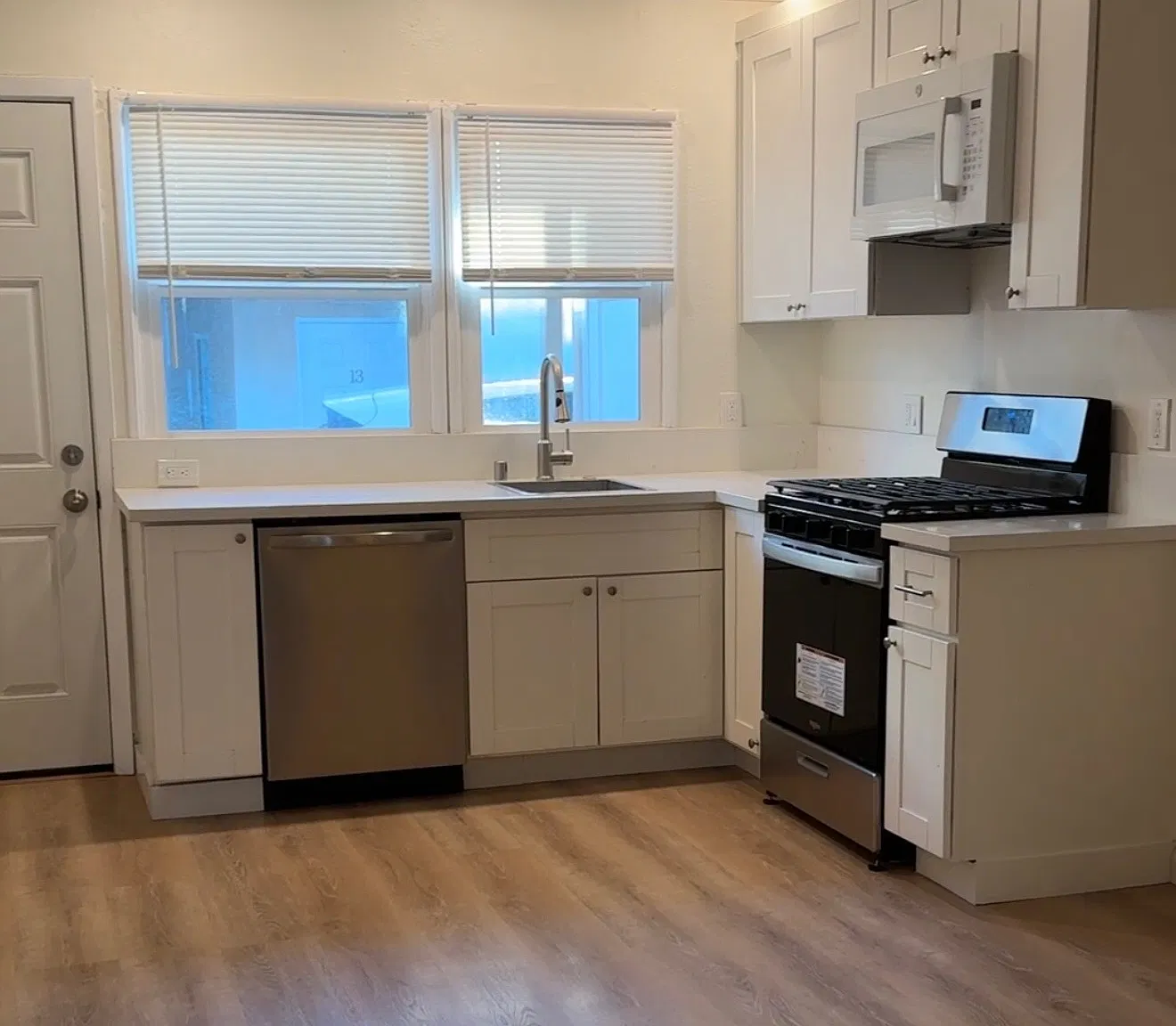 2 bed, 570 sqft, $2,900 — Photo 3