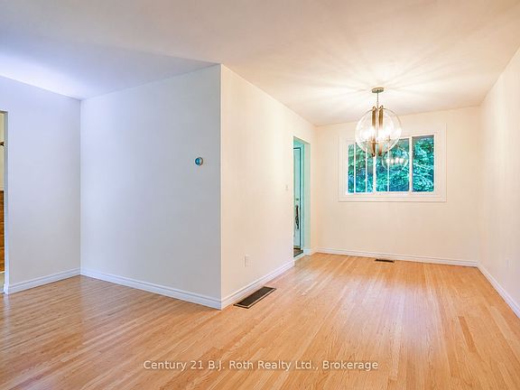 5th image of 299 Bay St