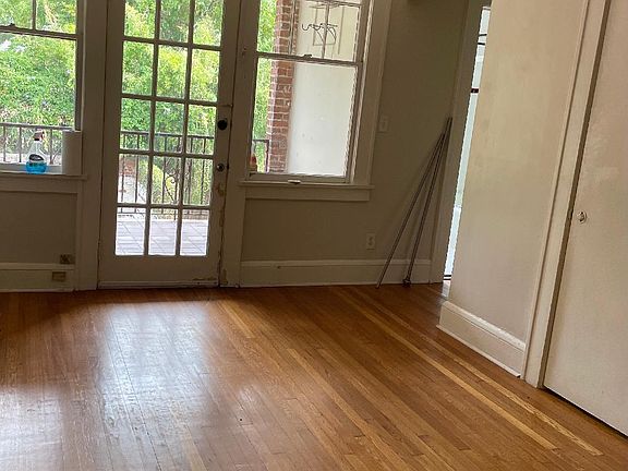 5th image of 2253 Oak St #4