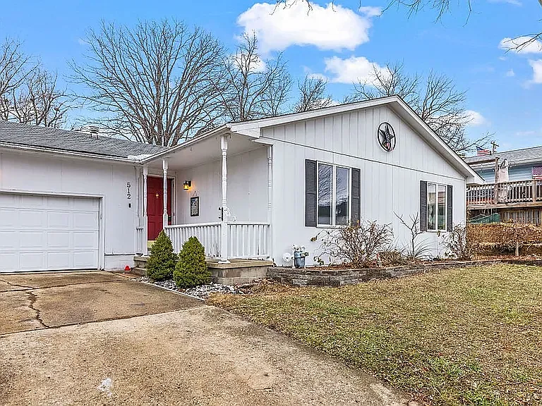 512 Woodland Ct — Photo 1