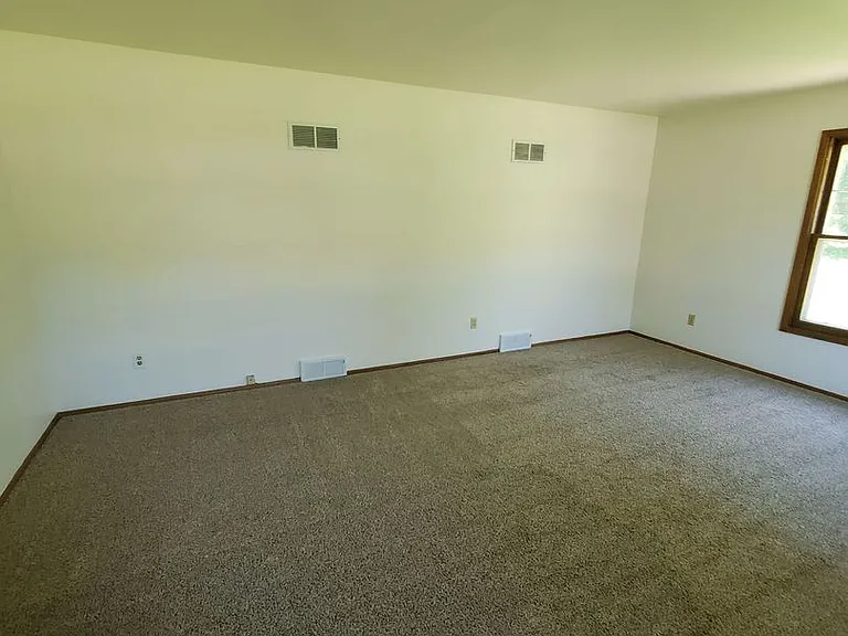 N55W21387 Logan Dr — Photo 6
