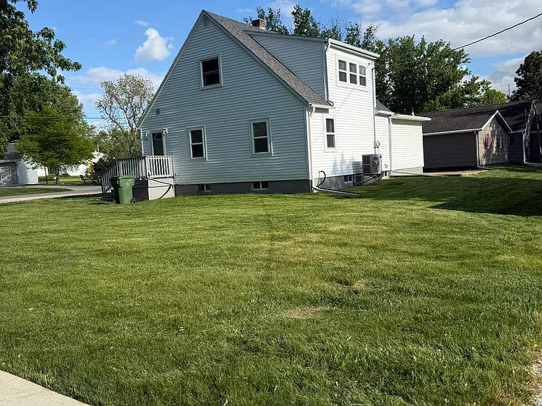 716 3rd St — Photo 3