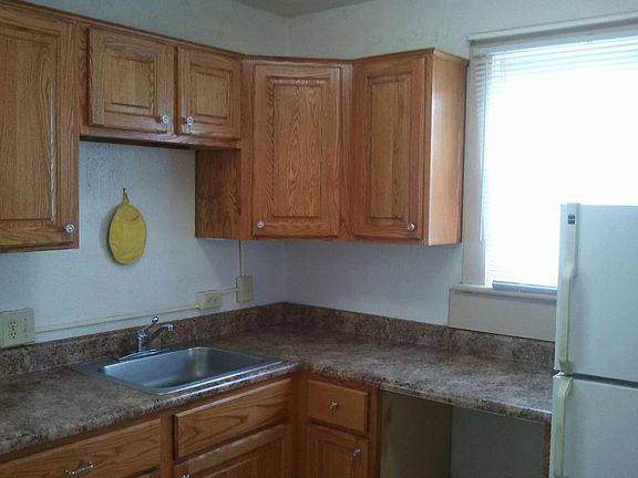 3rd image of 17 E Weaver Ave