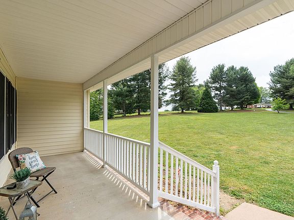 4th image of 212 Windermere Dr