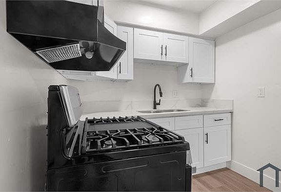 4th image of 3212 W 60th St #5