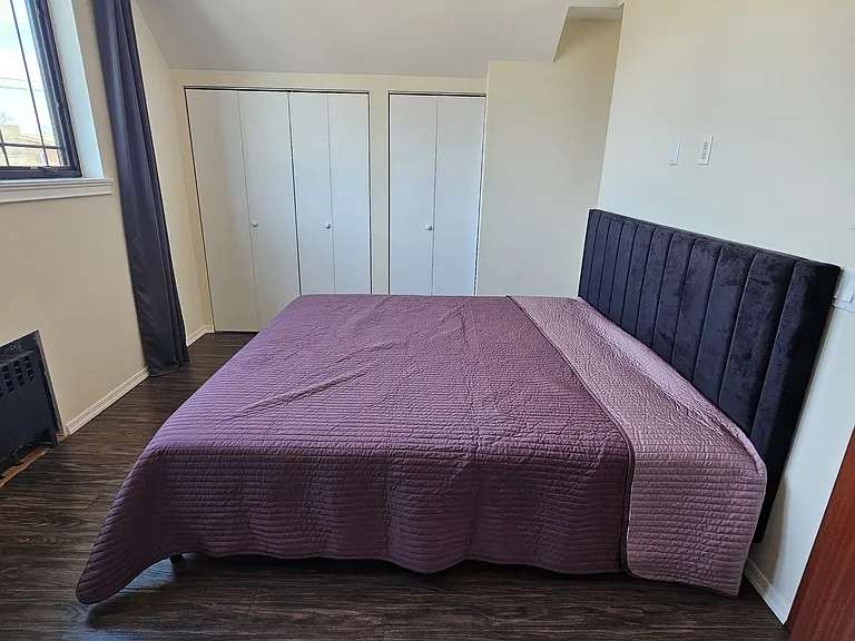 2116 Voorhies Ave #4 — Photo 8