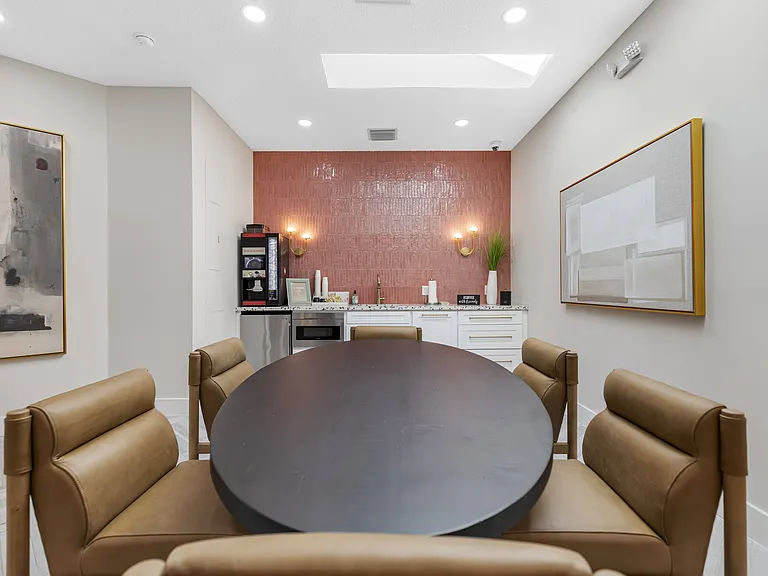 Alvista Hollywood — Photo 34