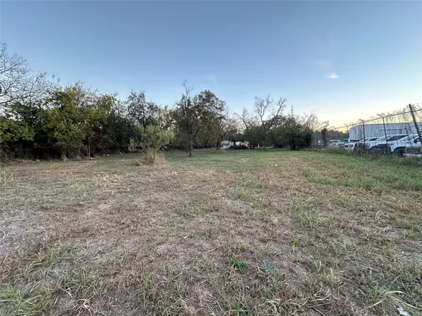 E Oak Ave, Comanche, TX 76442